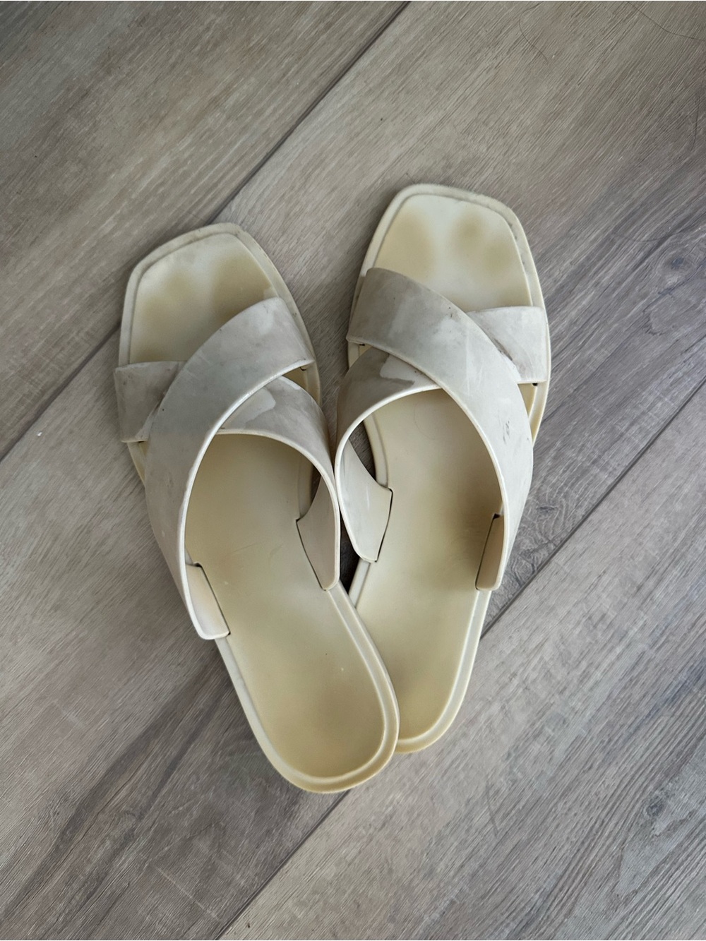 💥 (10 for $10) Steve Madden Cream Cross-Strap Slide Sandals